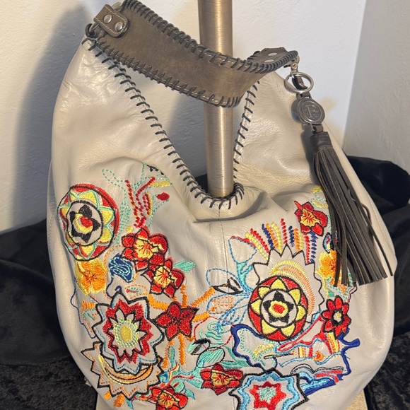 Floral Embroidered Hobo Bag - Picture 5 of 6